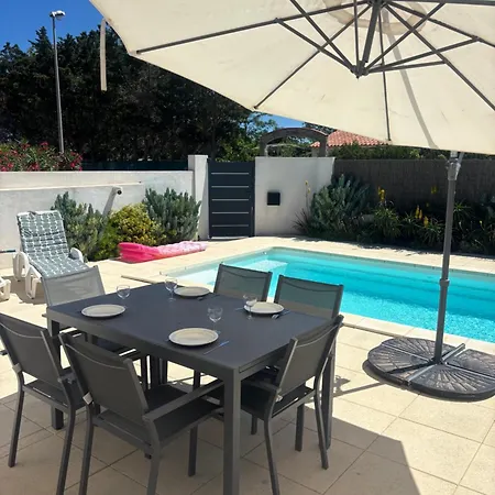 Dom wakacyjny Contemporaine A 2 Pas De La Avec Piscine Privee