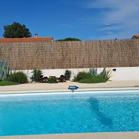 Dom wakacyjny Contemporaine A 2 Pas De La Avec Piscine Privee *