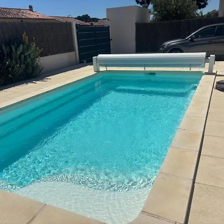 Dom wakacyjny Contemporaine A 2 Pas De La Avec Piscine Privee Sainte-Marie-la-Mer