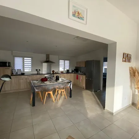 Contemporaine A 2 Pas De La Avec Piscine Privee Dom wakacyjny