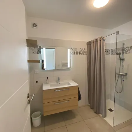 Contemporaine A 2 Pas De La Avec Piscine Privee Dom wakacyjny *