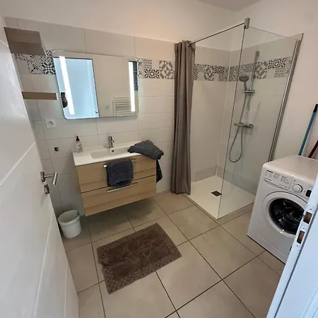 Contemporaine A 2 Pas De La Avec Piscine Privee Sainte-Marie-la-Mer