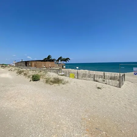 Dom wakacyjny Contemporaine A 2 Pas De La Avec Piscine Privee Sainte-Marie-la-Mer