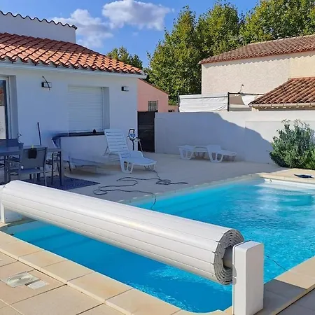 Dom wakacyjny Contemporaine A 2 Pas De La Avec Piscine Privee