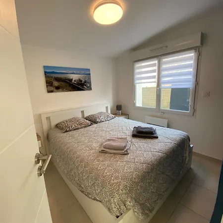 Dom wakacyjny Contemporaine A 2 Pas De La Avec Piscine Privee