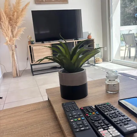 Contemporaine A 2 Pas De La Avec Piscine Privee Dom wakacyjny *