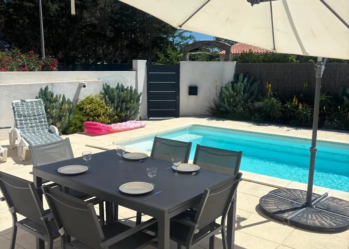 Nyaraló Contemporaine A 2 Pas De La Avec Piscine Privee