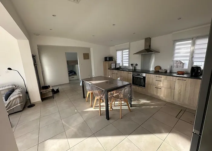 Contemporaine A 2 Pas De La Avec Piscine Privee