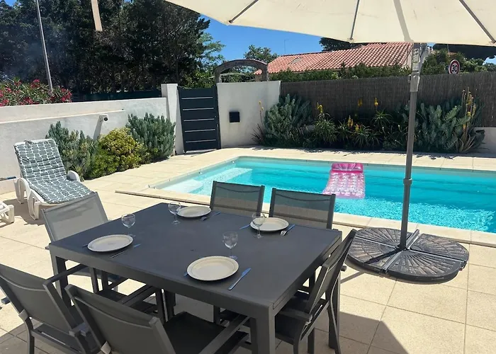 Contemporaine A 2 Pas De La Avec Piscine Privee Nyaraló