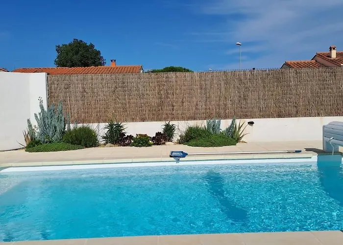 Nyaraló Contemporaine A 2 Pas De La Avec Piscine Privee *