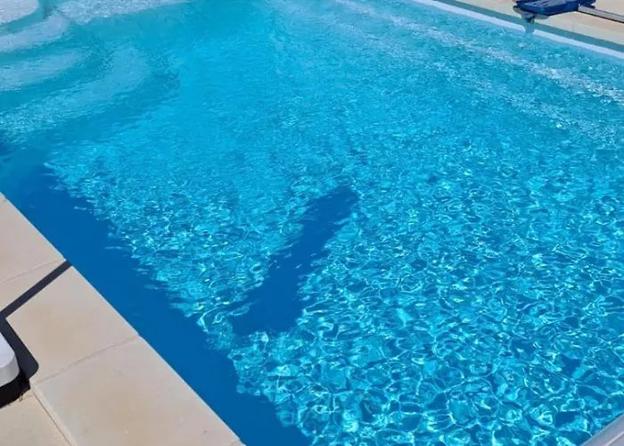 Contemporaine A 2 Pas De La Avec Piscine Privee Nyaraló Sainte-Marie-la-Mer