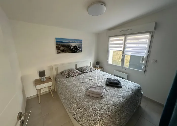 Contemporaine A 2 Pas De La Avec Piscine Privee *