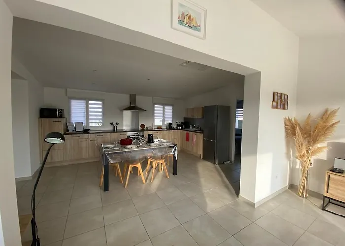 Contemporaine A 2 Pas De La Avec Piscine Privee Nyaraló