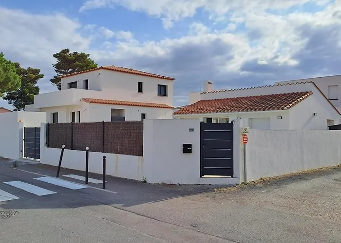 Contemporaine A 2 Pas De La Avec Piscine Privee Nyaraló *