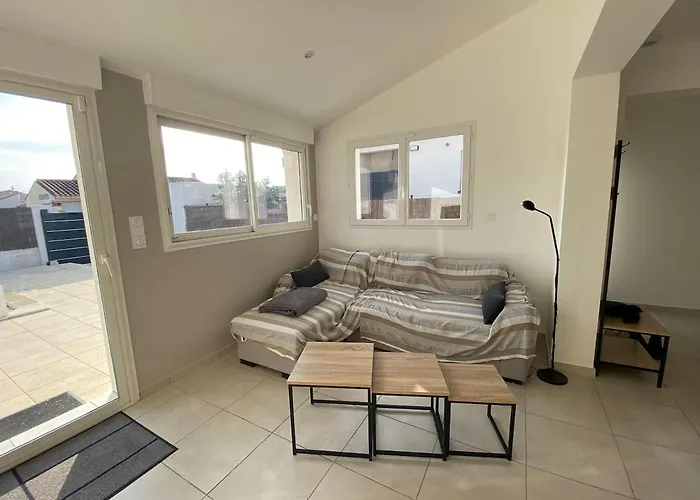 Contemporaine A 2 Pas De La Avec Piscine Privee Sainte-Marie-la-Mer