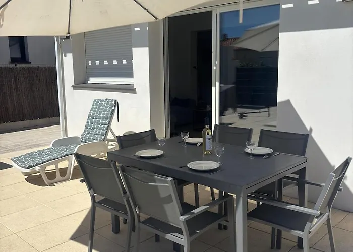 Contemporaine A 2 Pas De La Avec Piscine Privee Nyaraló Sainte-Marie-la-Mer