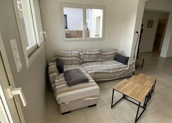 Contemporaine A 2 Pas De La Avec Piscine Privee Nyaraló
