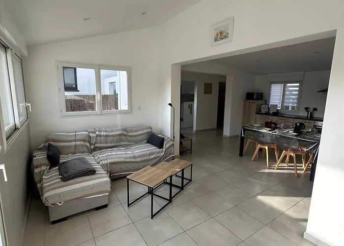 Contemporaine A 2 Pas De La Avec Piscine Privee Nyaraló Sainte-Marie-la-Mer