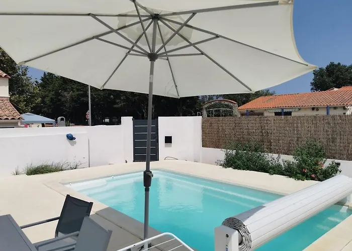 Contemporaine A 2 Pas De La Avec Piscine Privee Nyaraló *