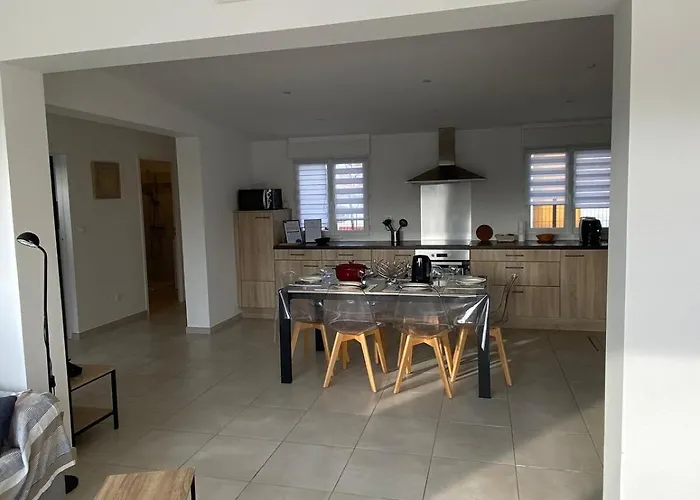 Contemporaine A 2 Pas De La Avec Piscine Privee Nyaraló