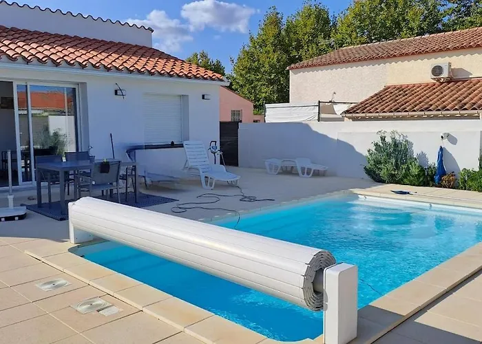 Nyaraló Contemporaine A 2 Pas De La Avec Piscine Privee