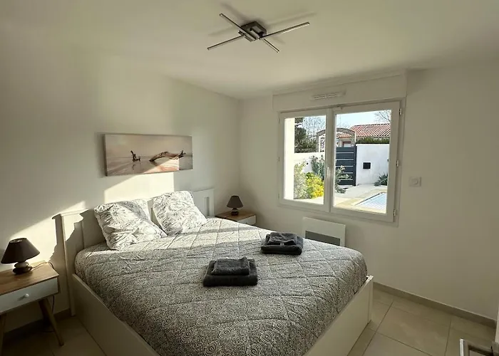 Contemporaine A 2 Pas De La Avec Piscine Privee