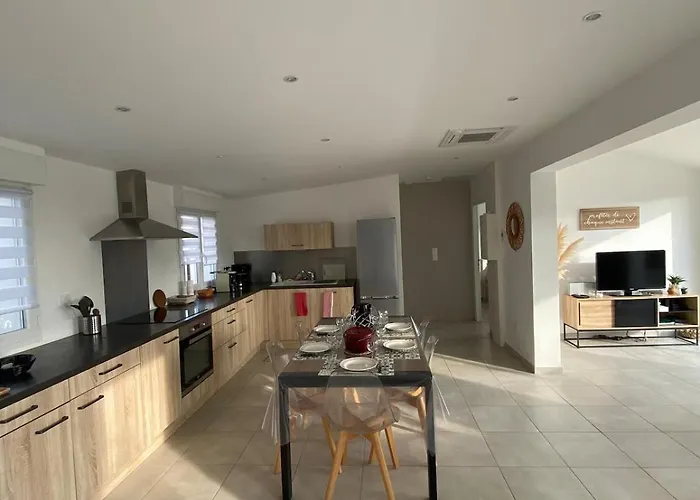 Contemporaine A 2 Pas De La Avec Piscine Privee